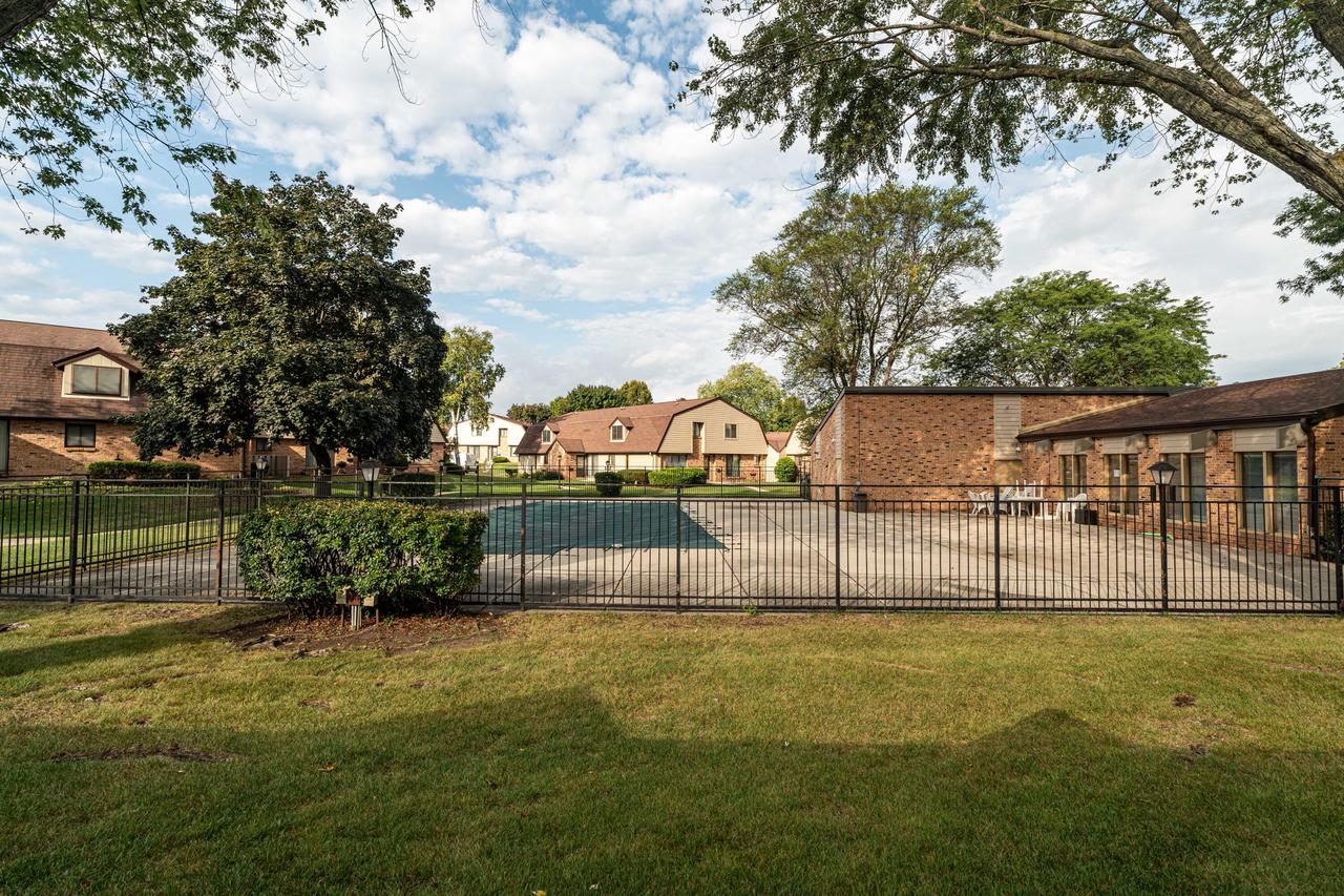 8657 North 72nd STREET