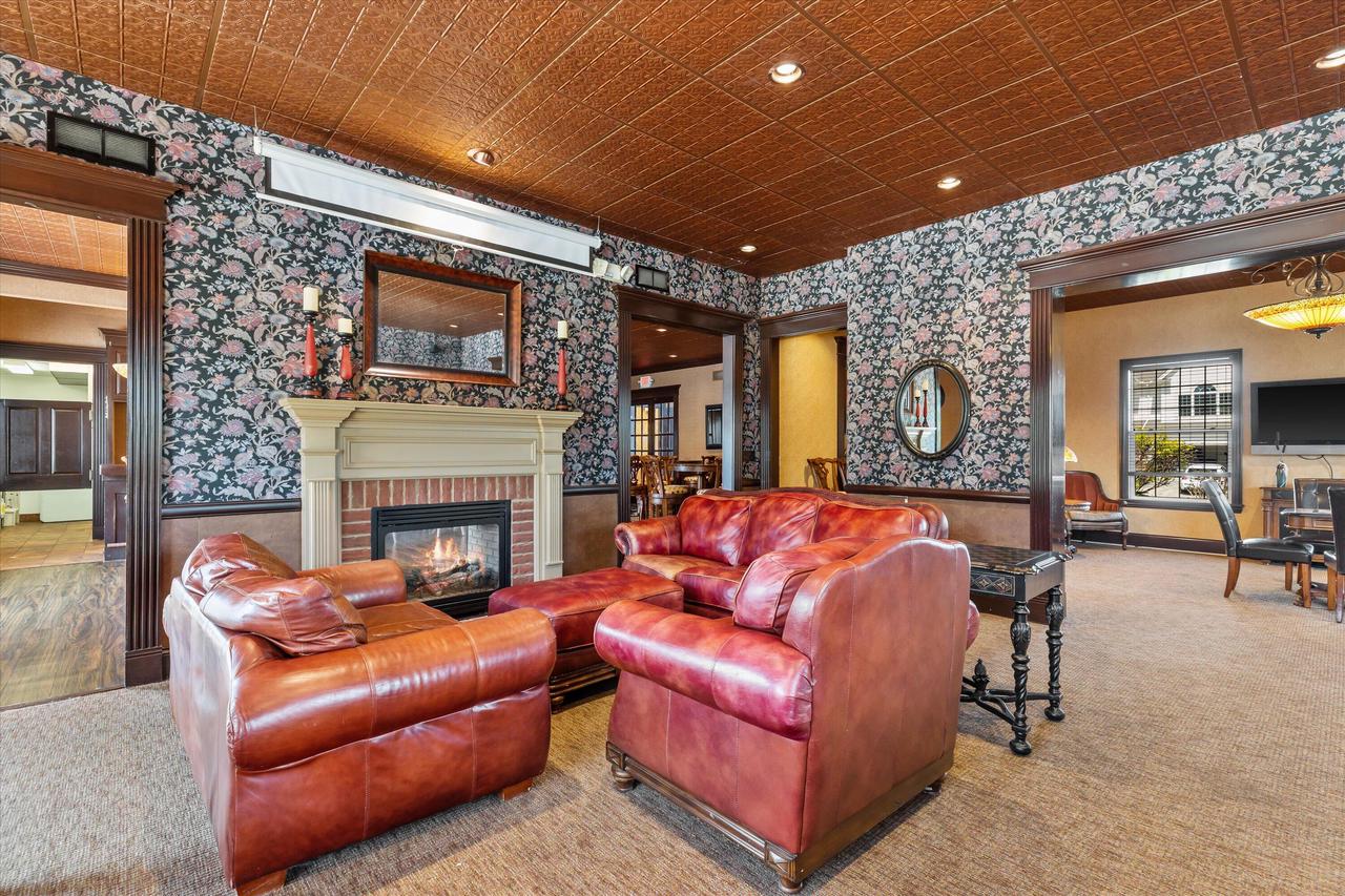 W205N16507 Cranberry Creek LANE