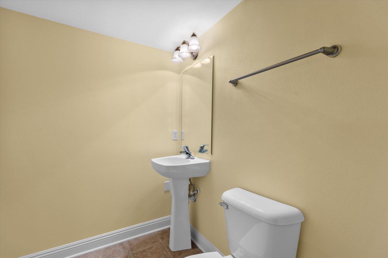 W205N16507 Cranberry Creek LANE