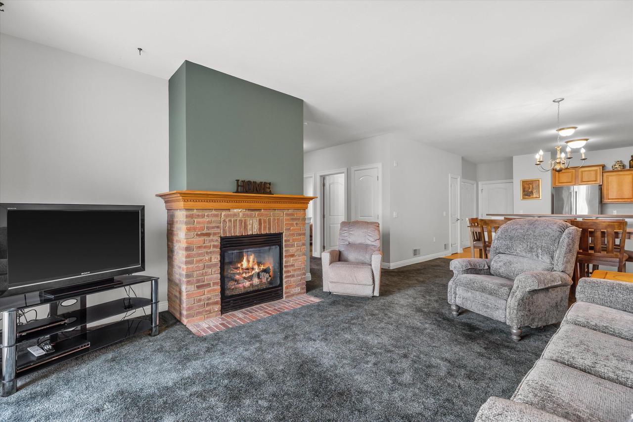 W205N16507 Cranberry Creek LANE
