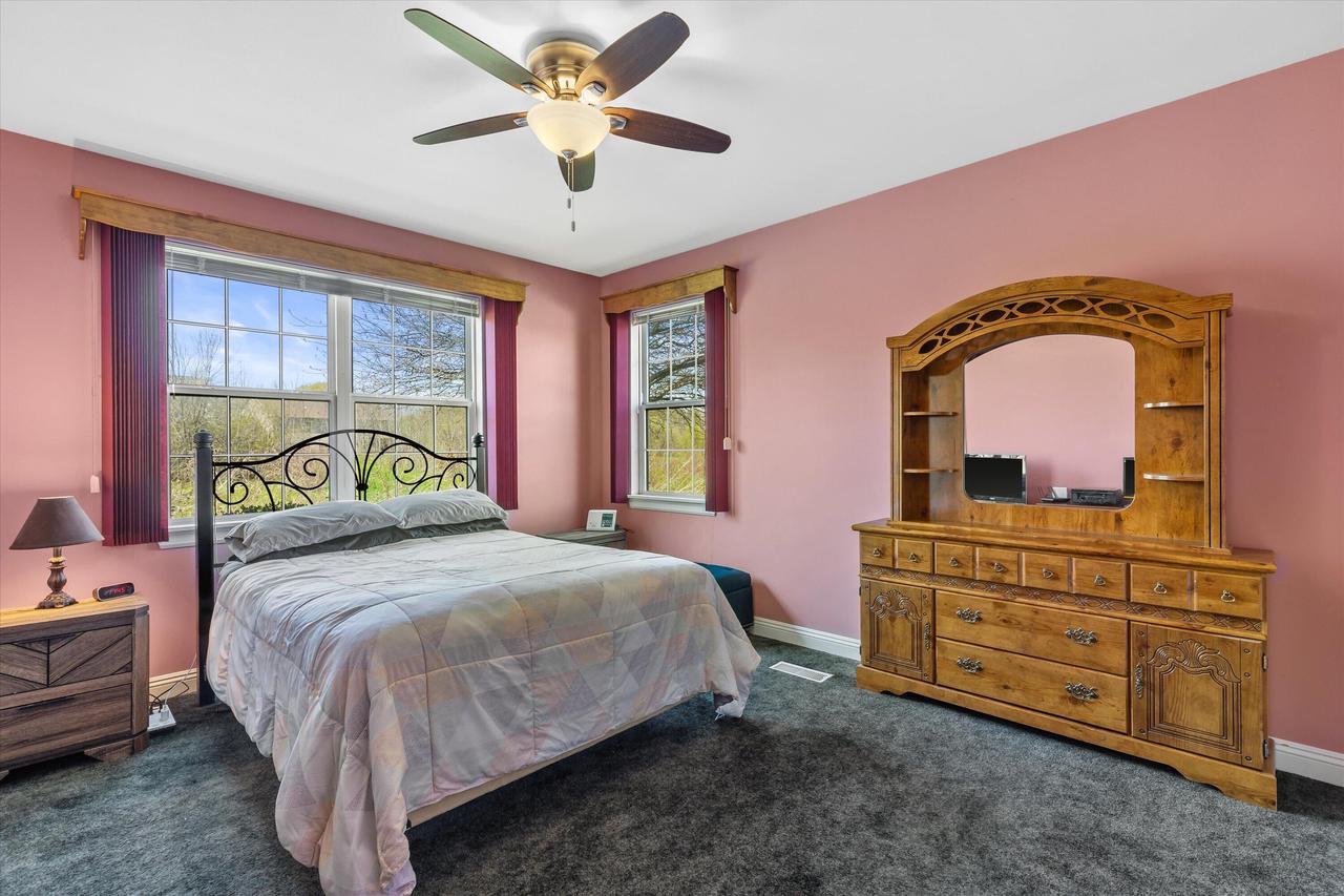 W205N16507 Cranberry Creek LANE