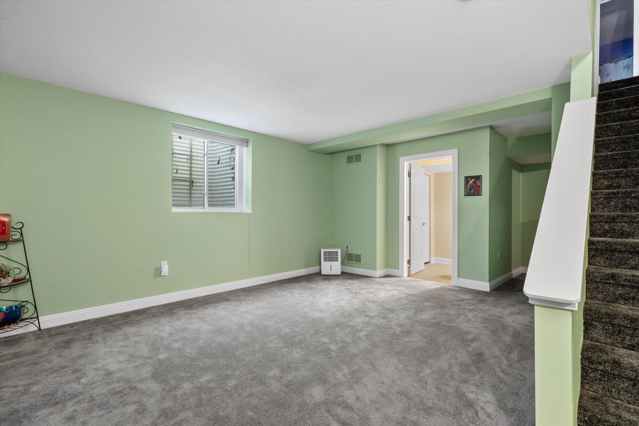 W205N16507 Cranberry Creek LANE