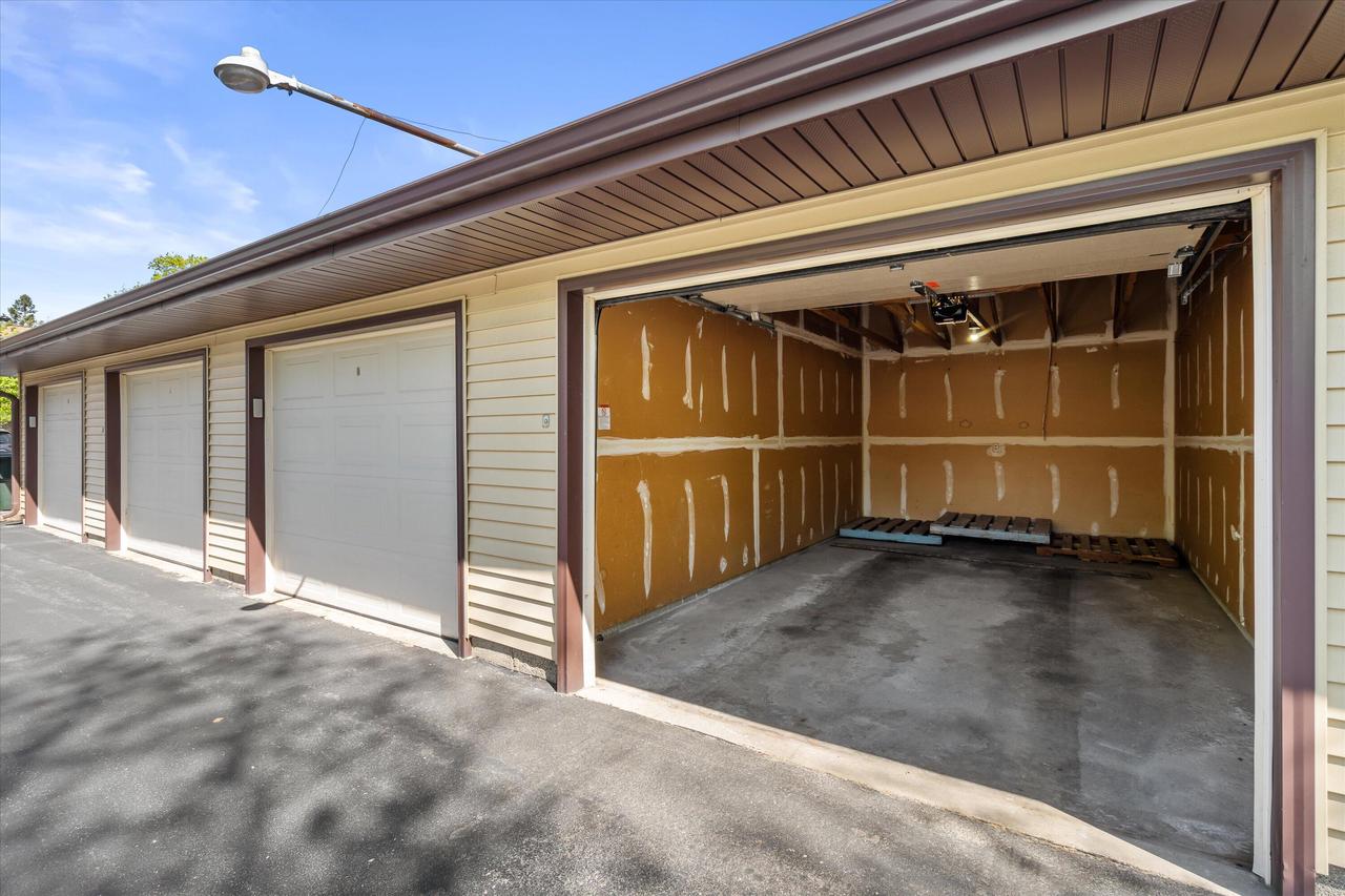 1135 Marcia AVENUE 105