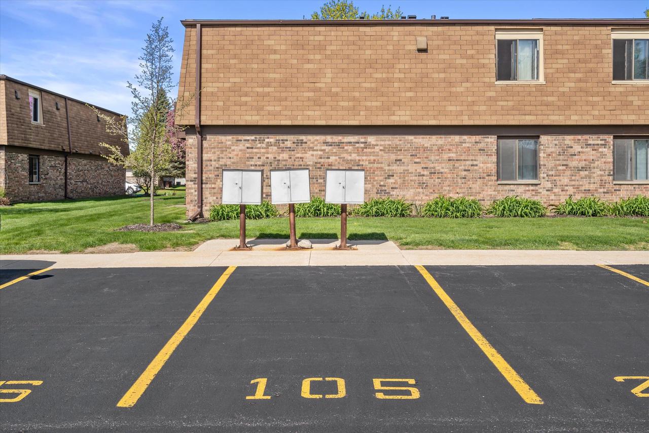 1135 Marcia AVENUE 105