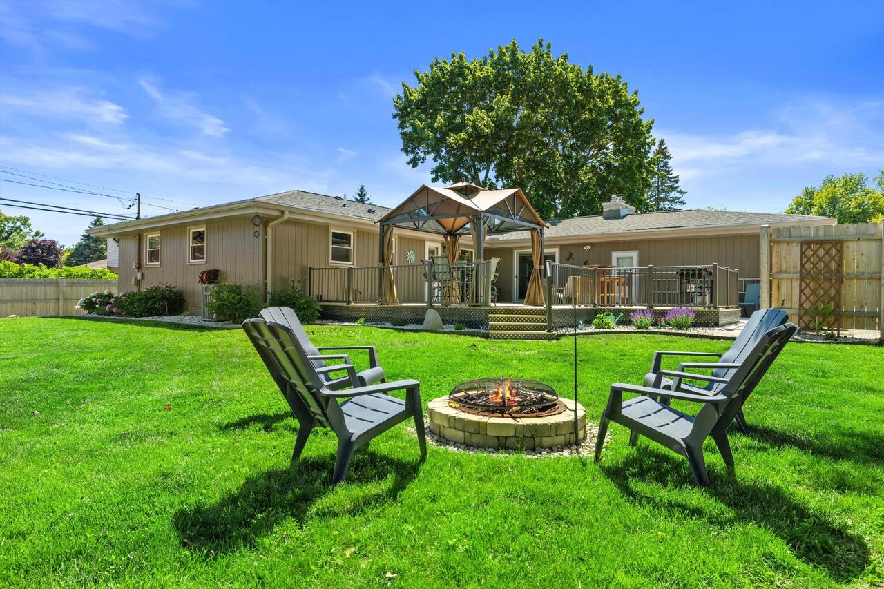 3521 Ascot DRIVE