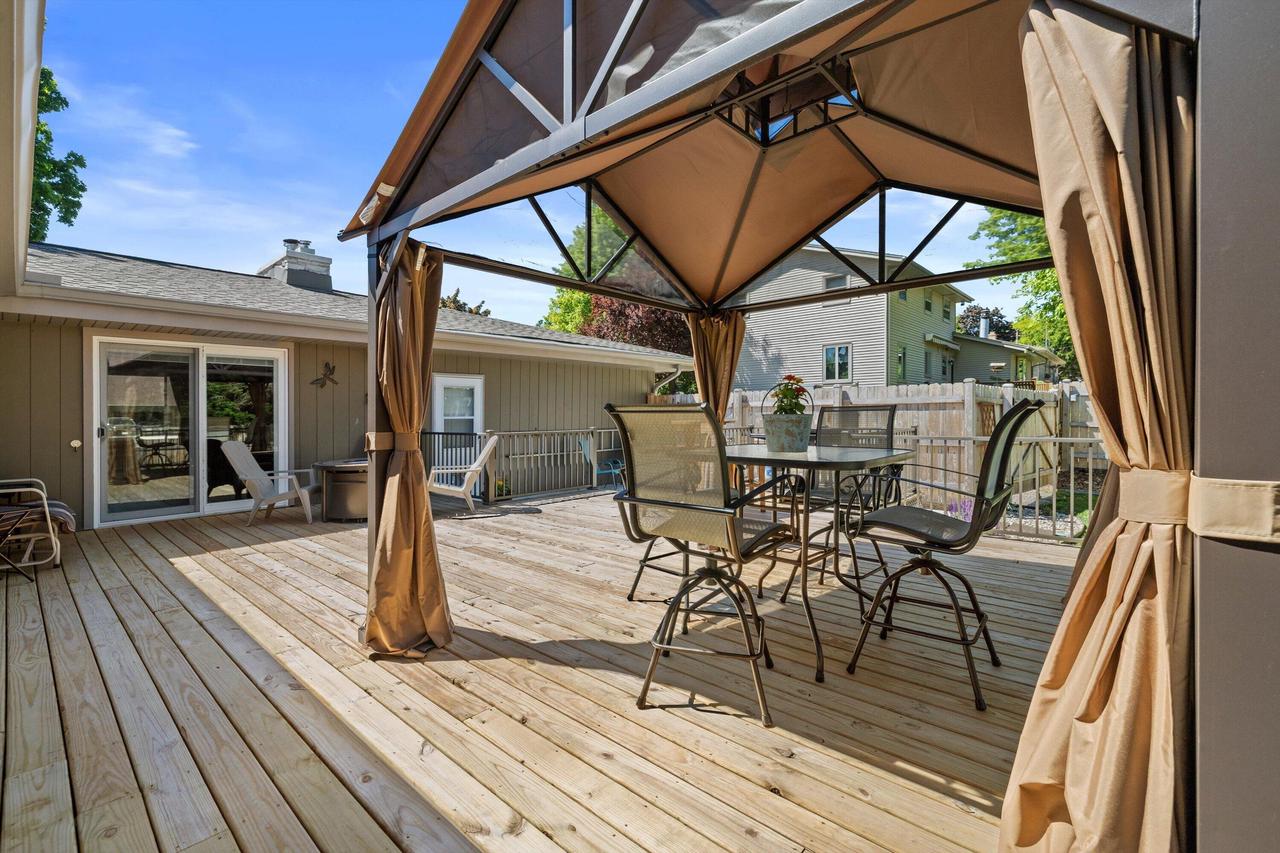 3521 Ascot DRIVE