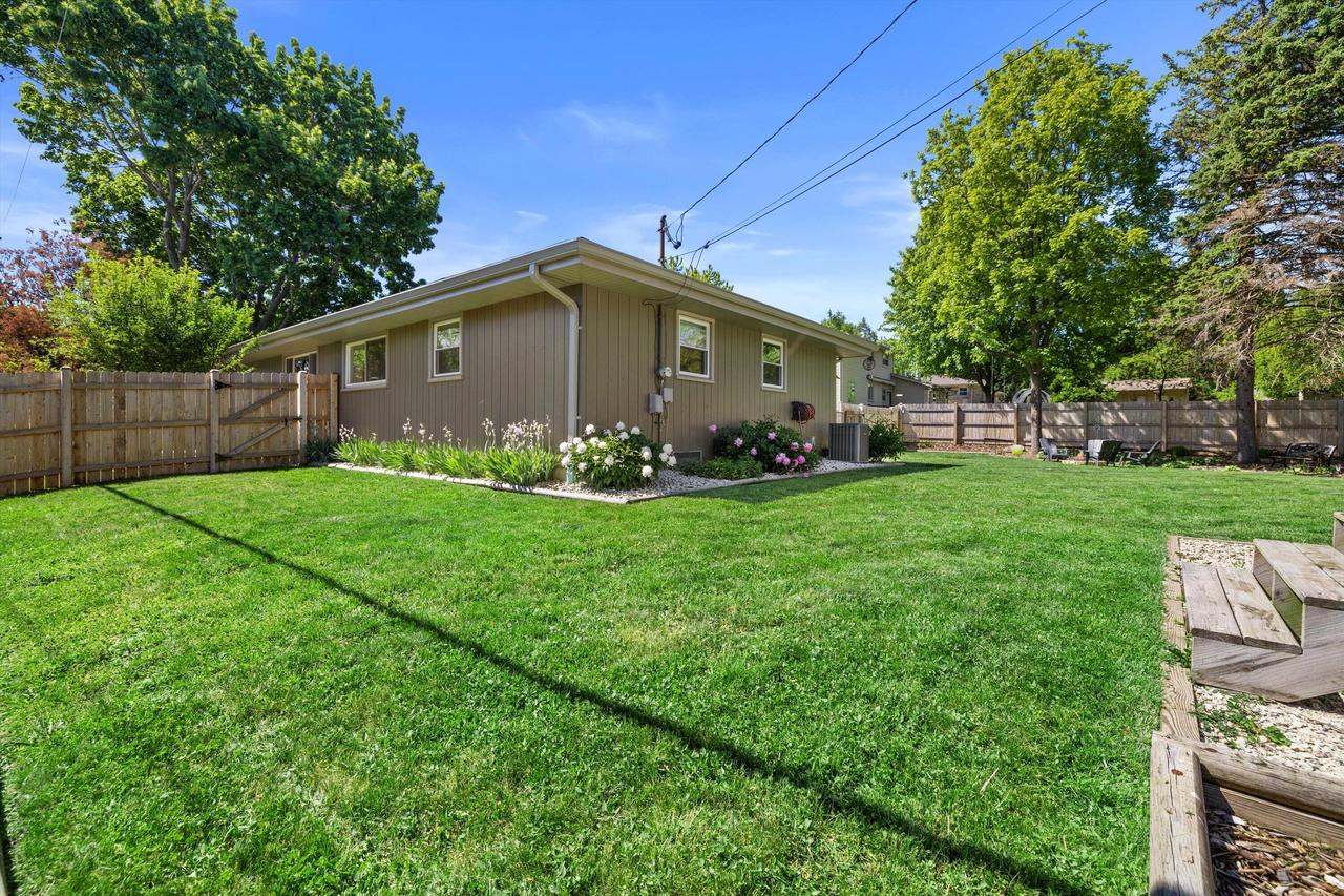 3521 Ascot DRIVE