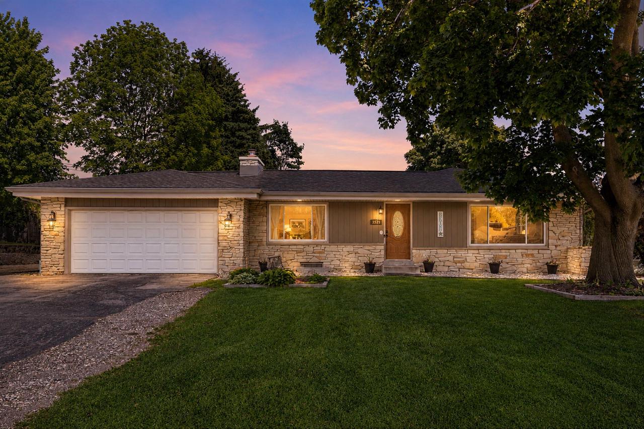 3521 Ascot DRIVE