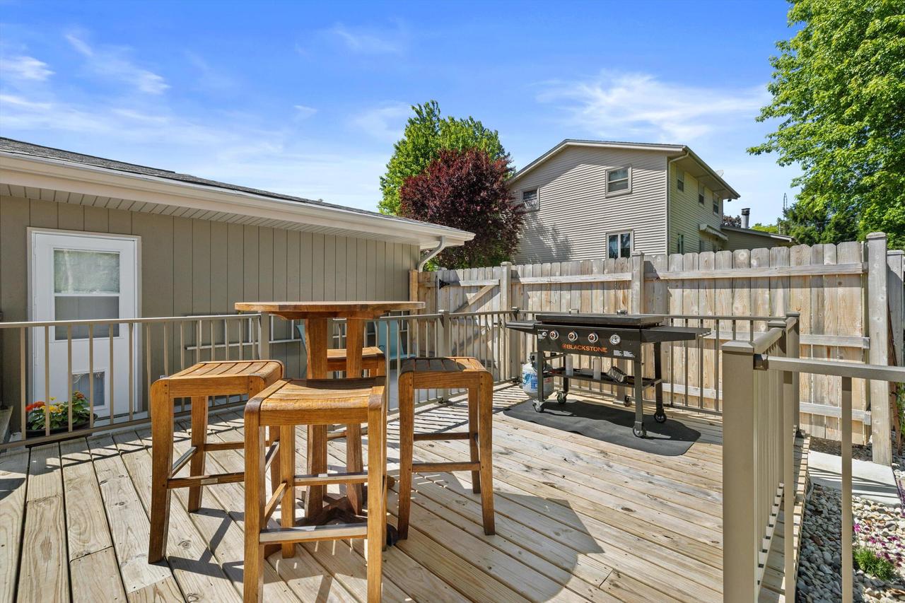 3521 Ascot DRIVE