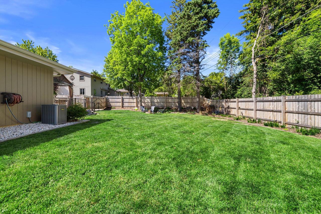 3521 Ascot DRIVE
