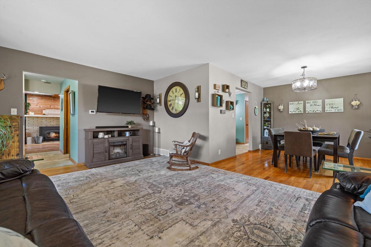 3521 Ascot DRIVE