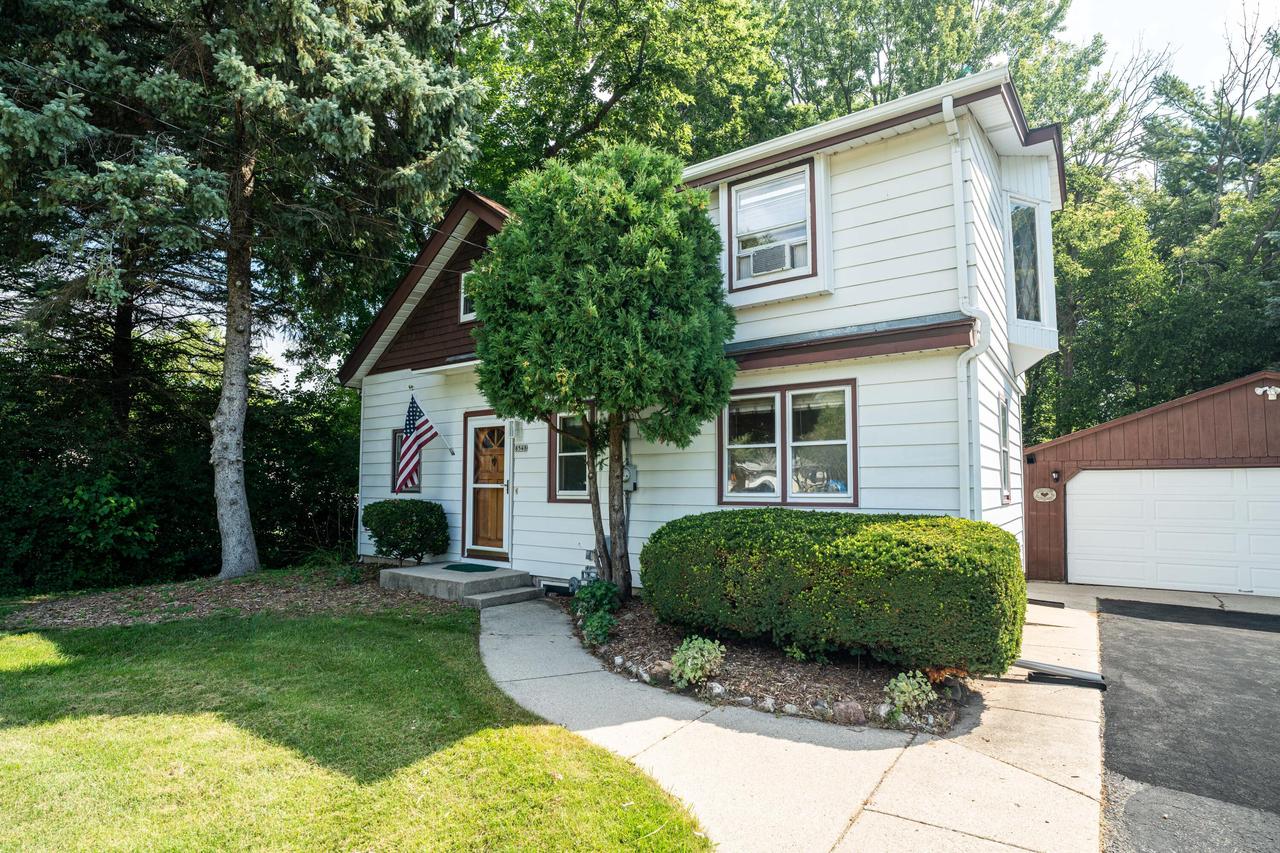 8548 N 68th STREET