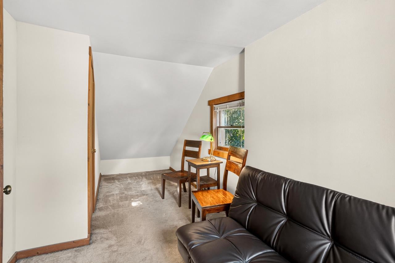 8548 N 68th STREET