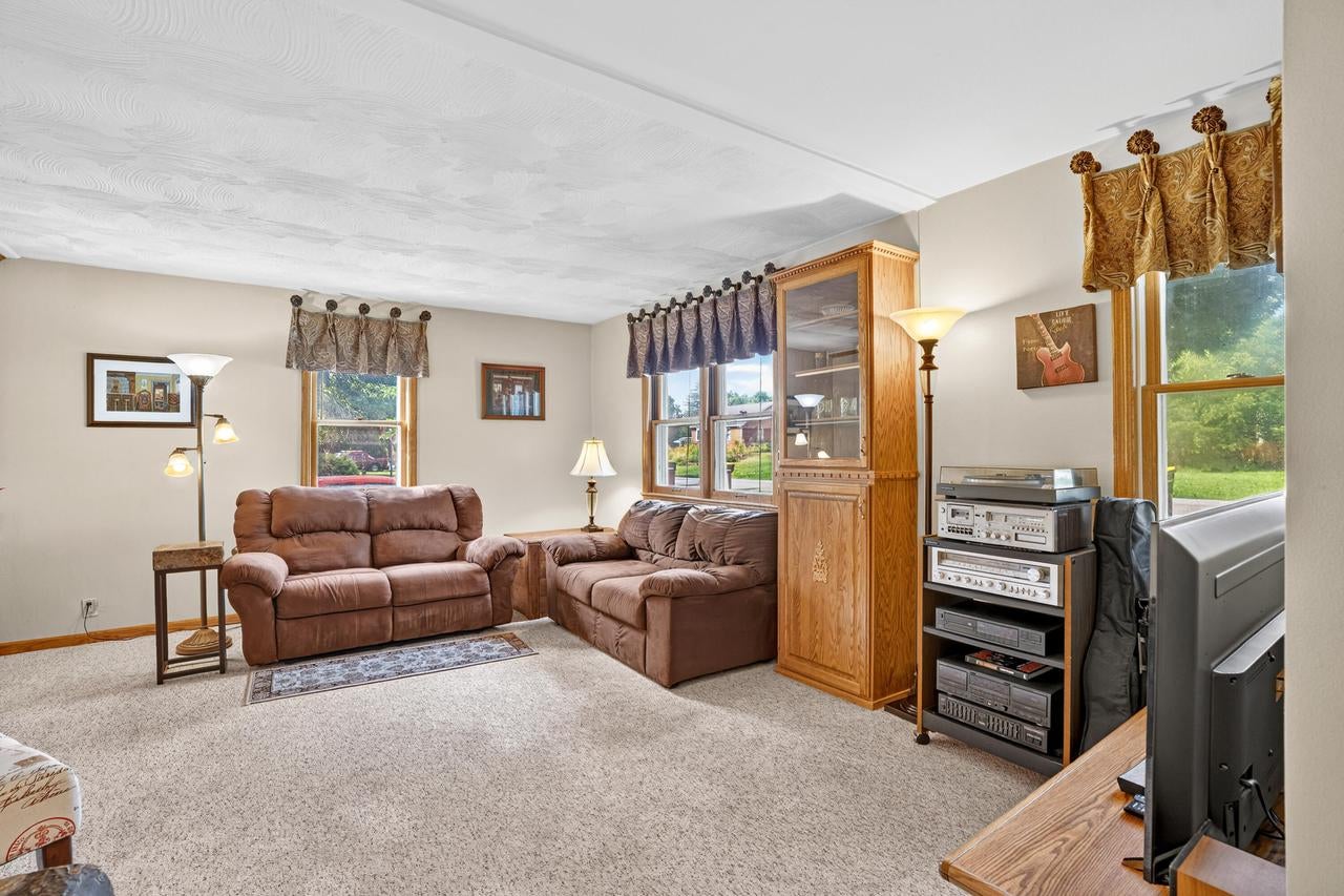 8548 N 68th STREET