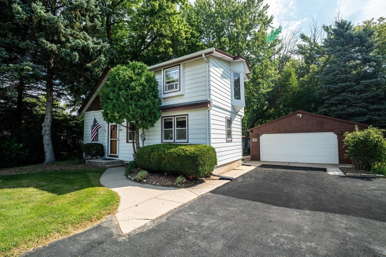 8548 N 68th STREET