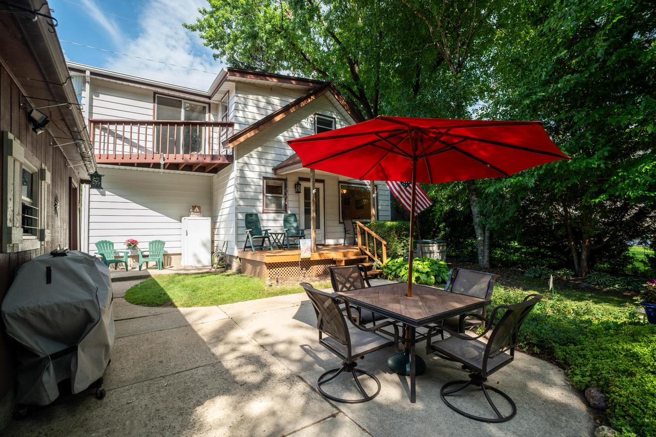 8548 N 68th STREET