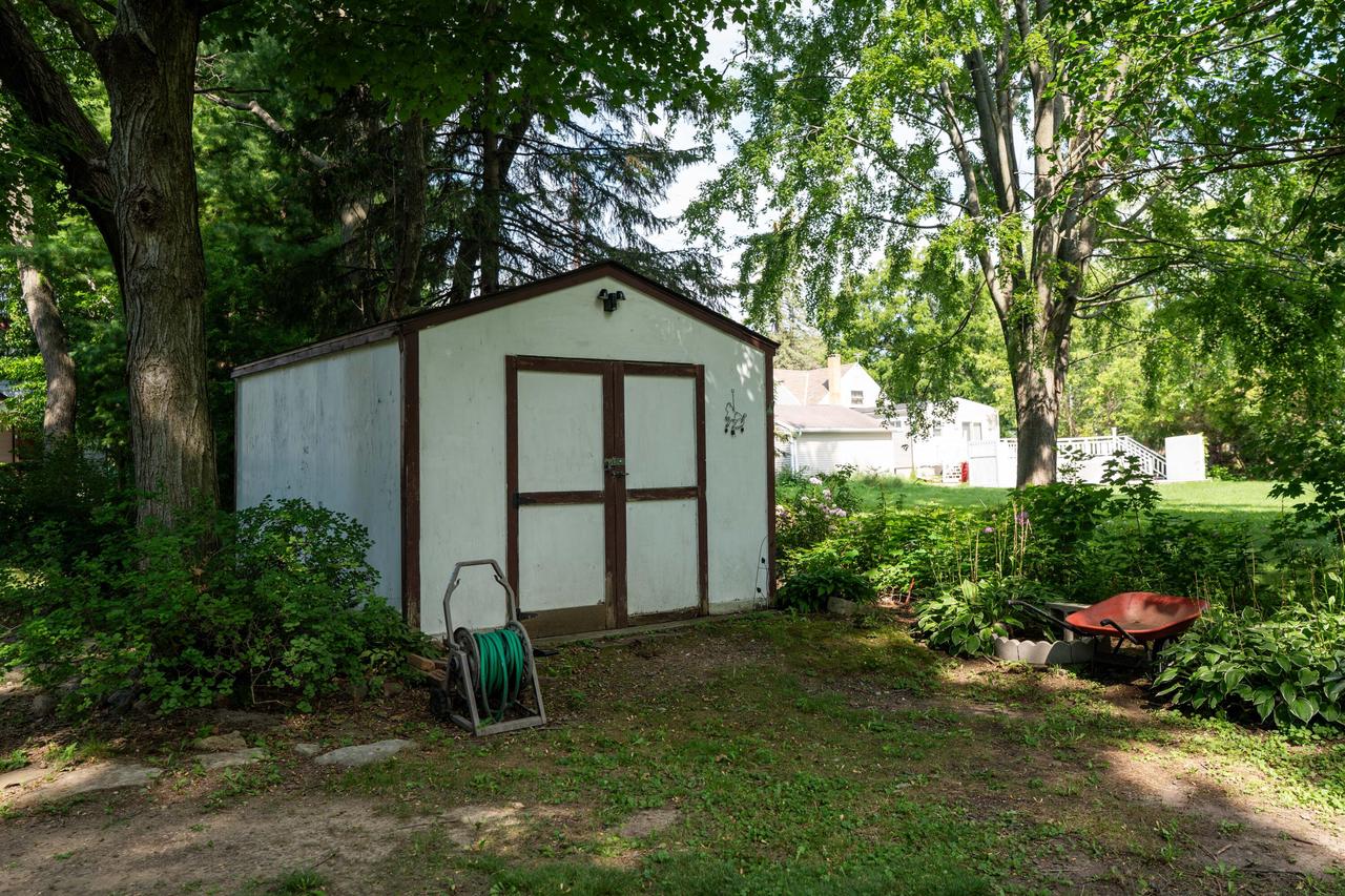 8548 N 68th STREET