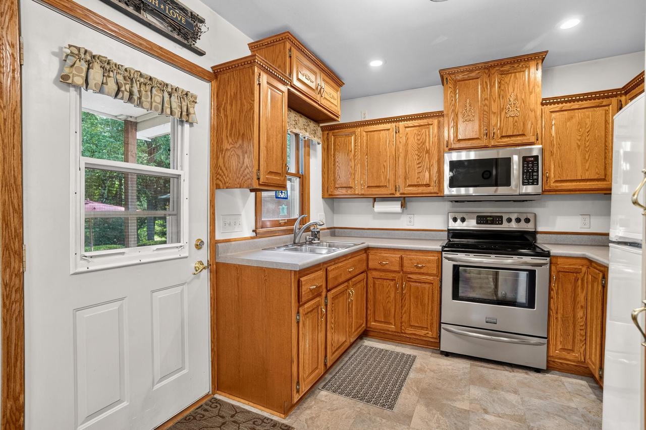 8548 N 68th STREET