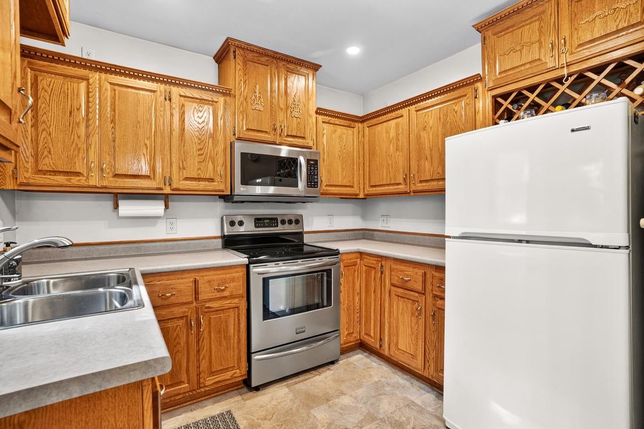 8548 N 68th STREET