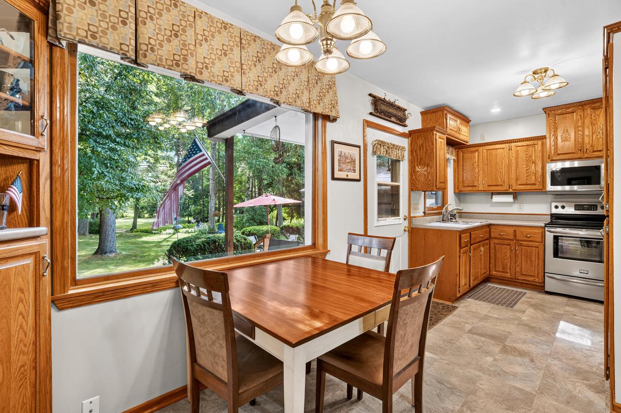8548 N 68th STREET