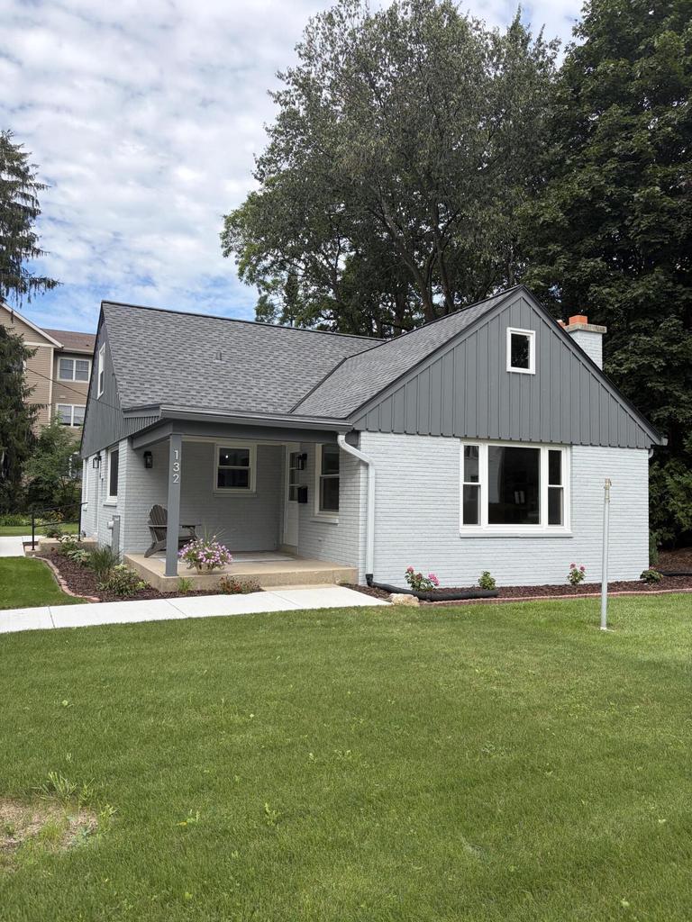 132 Riverview Drive Thiensville WI