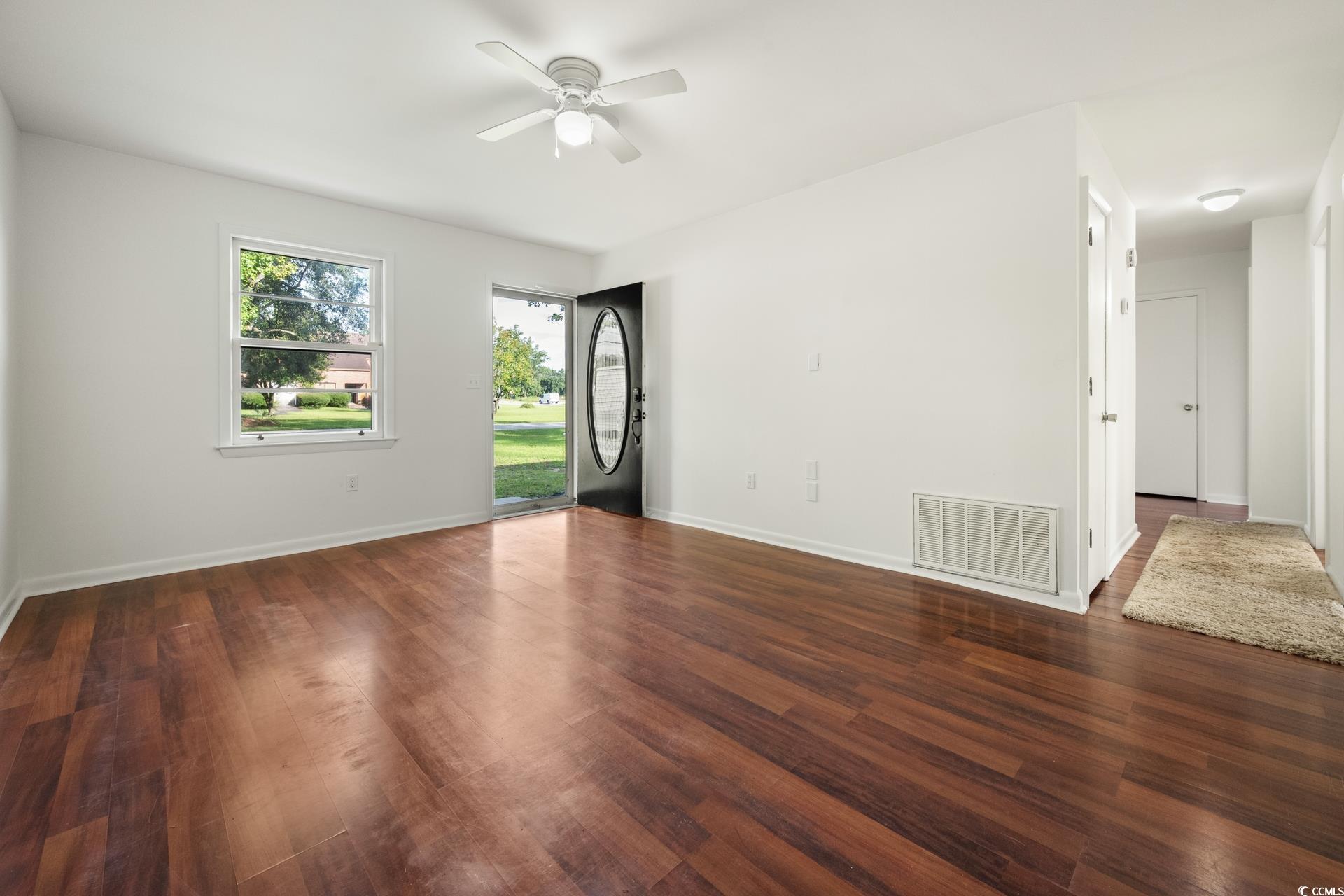 1607 Oak St.