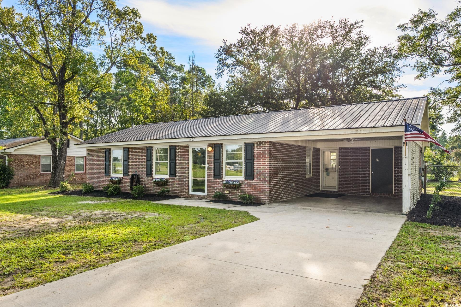 1607 Oak St.