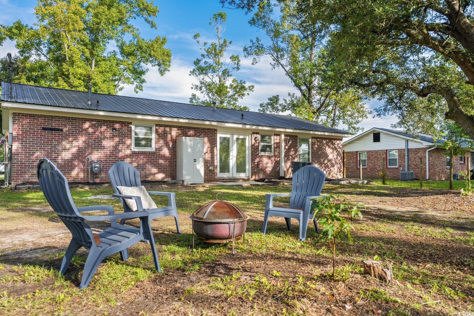 1607 Oak St.