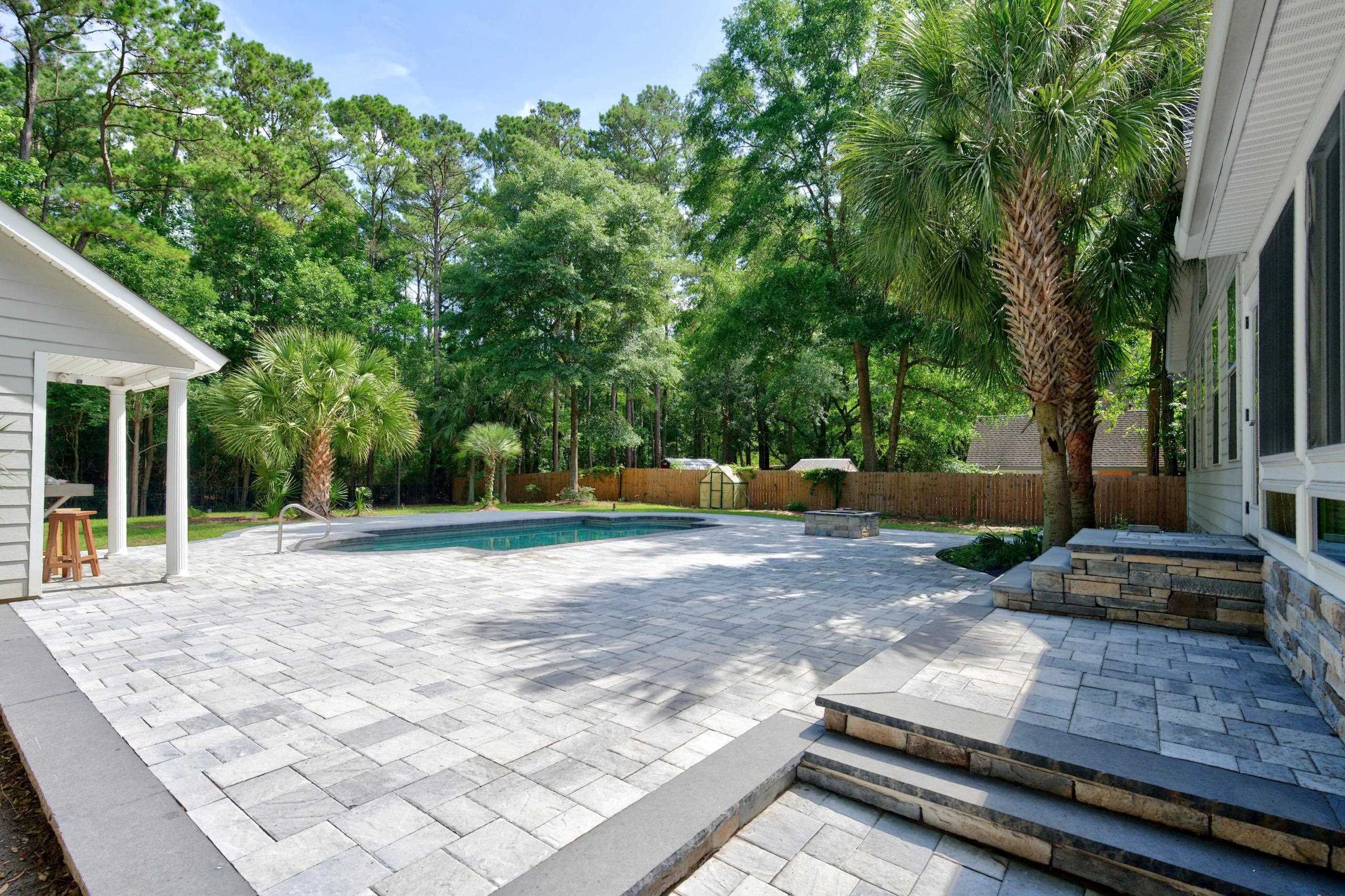 1220 Crooked Oak Dr.