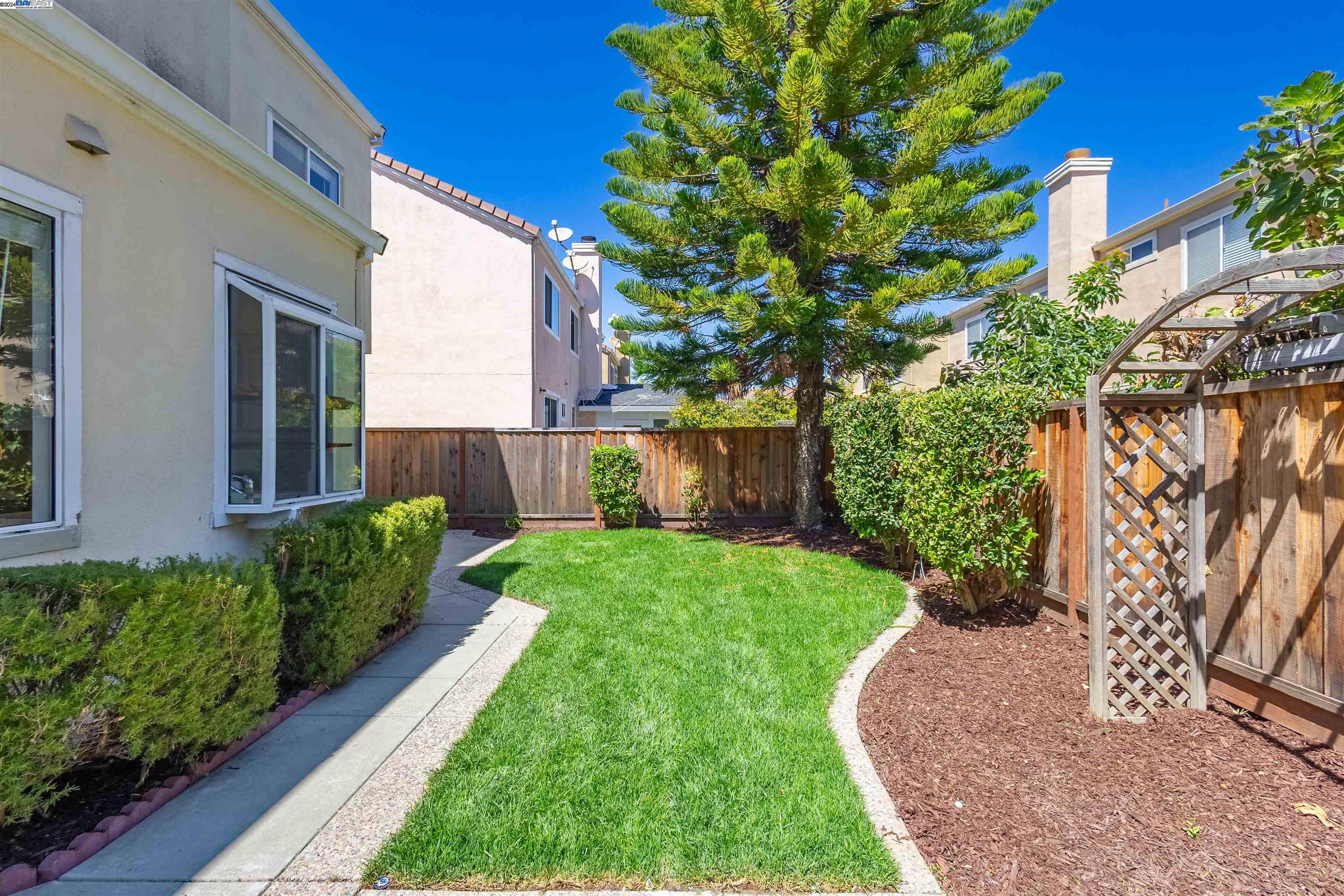 5760 Oleander Cmn