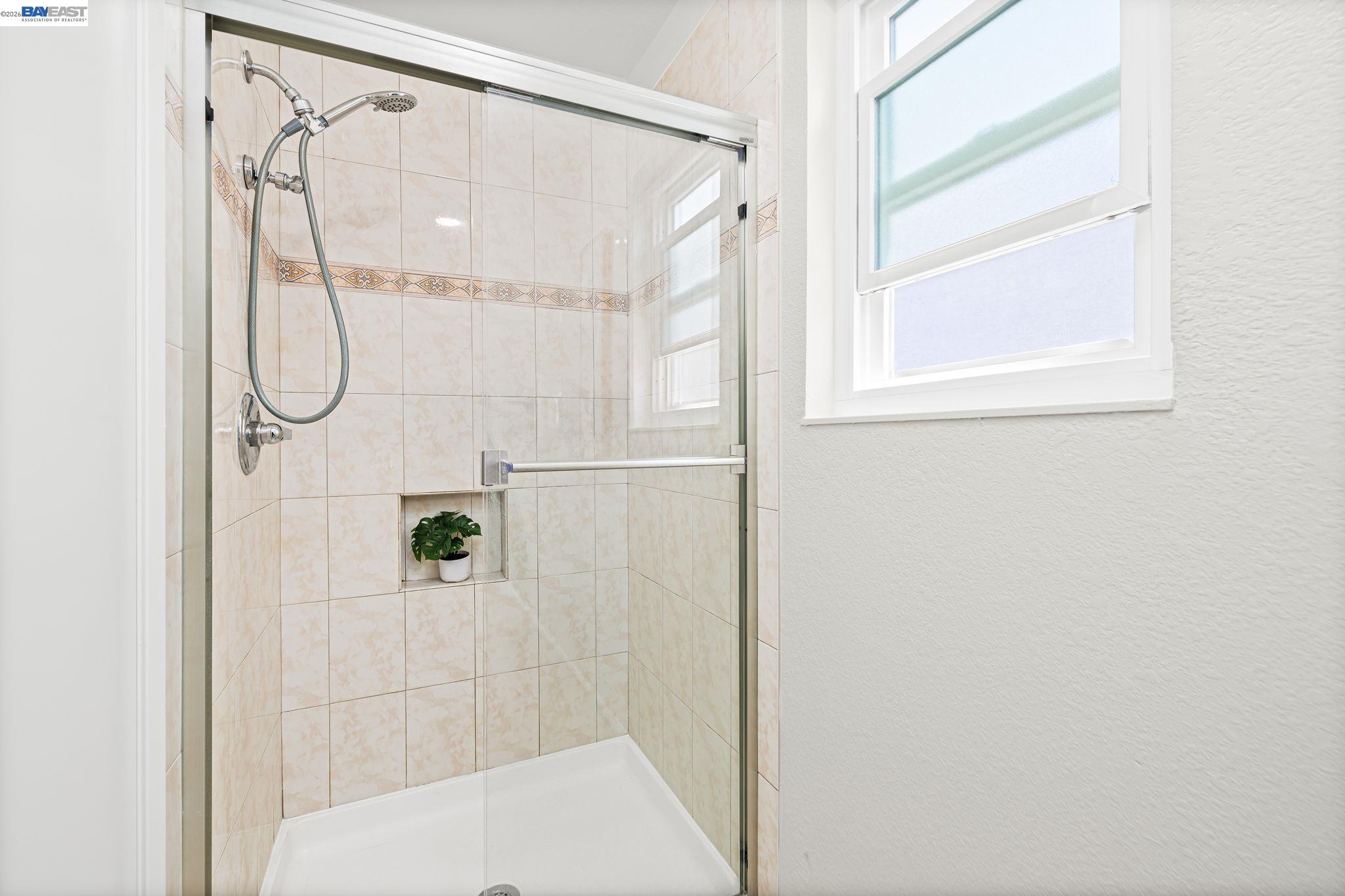 5439 Sunstar Commons