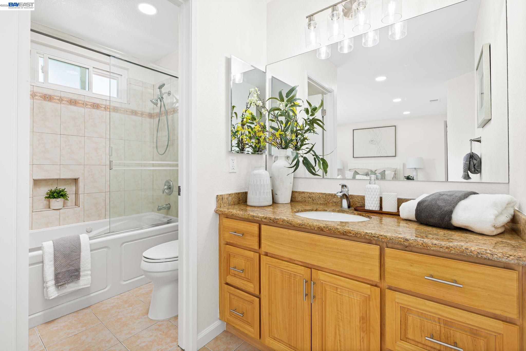 5439 Sunstar Commons