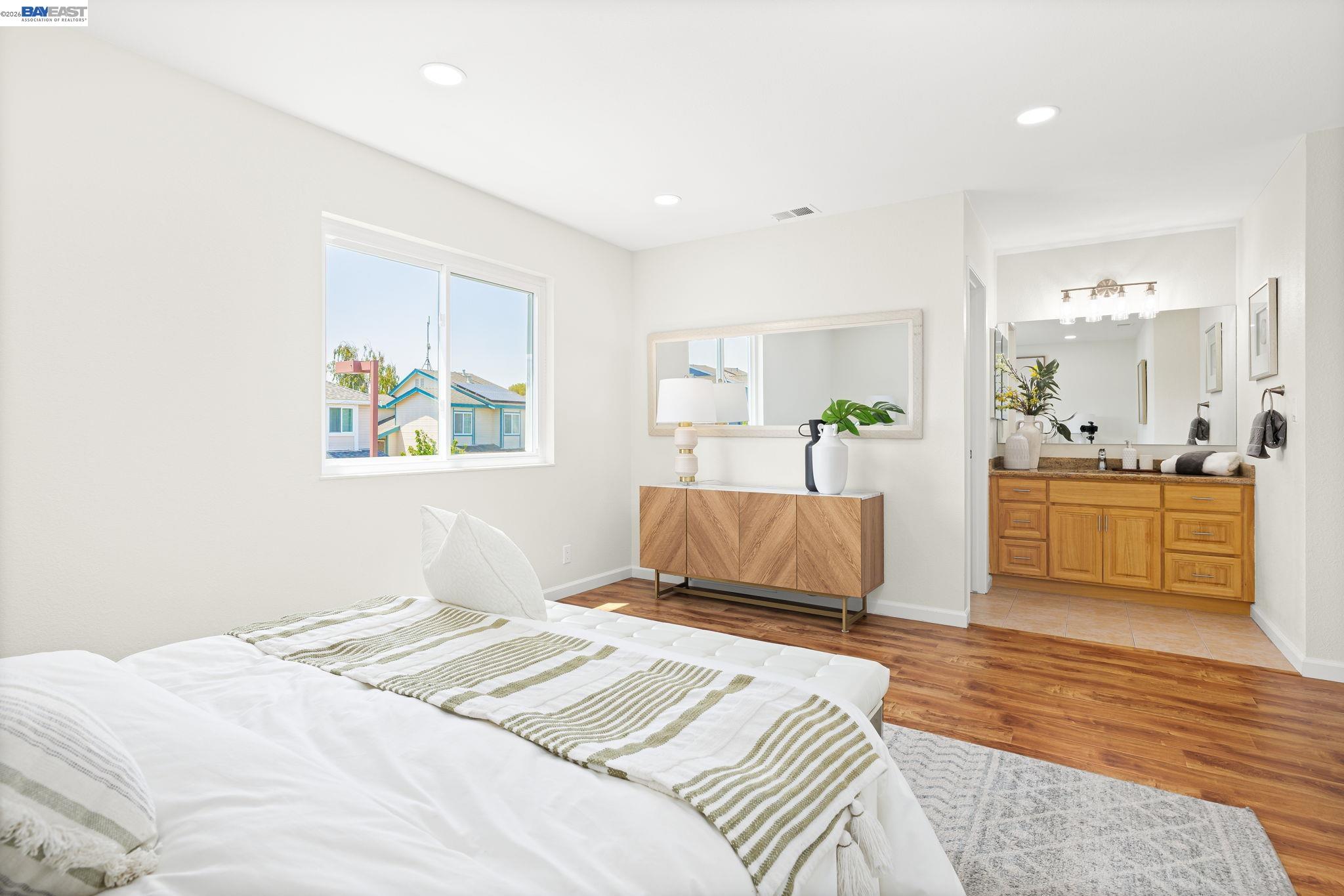 5439 Sunstar Commons
