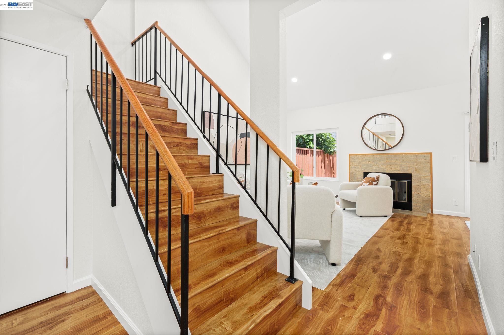 5439 Sunstar Commons