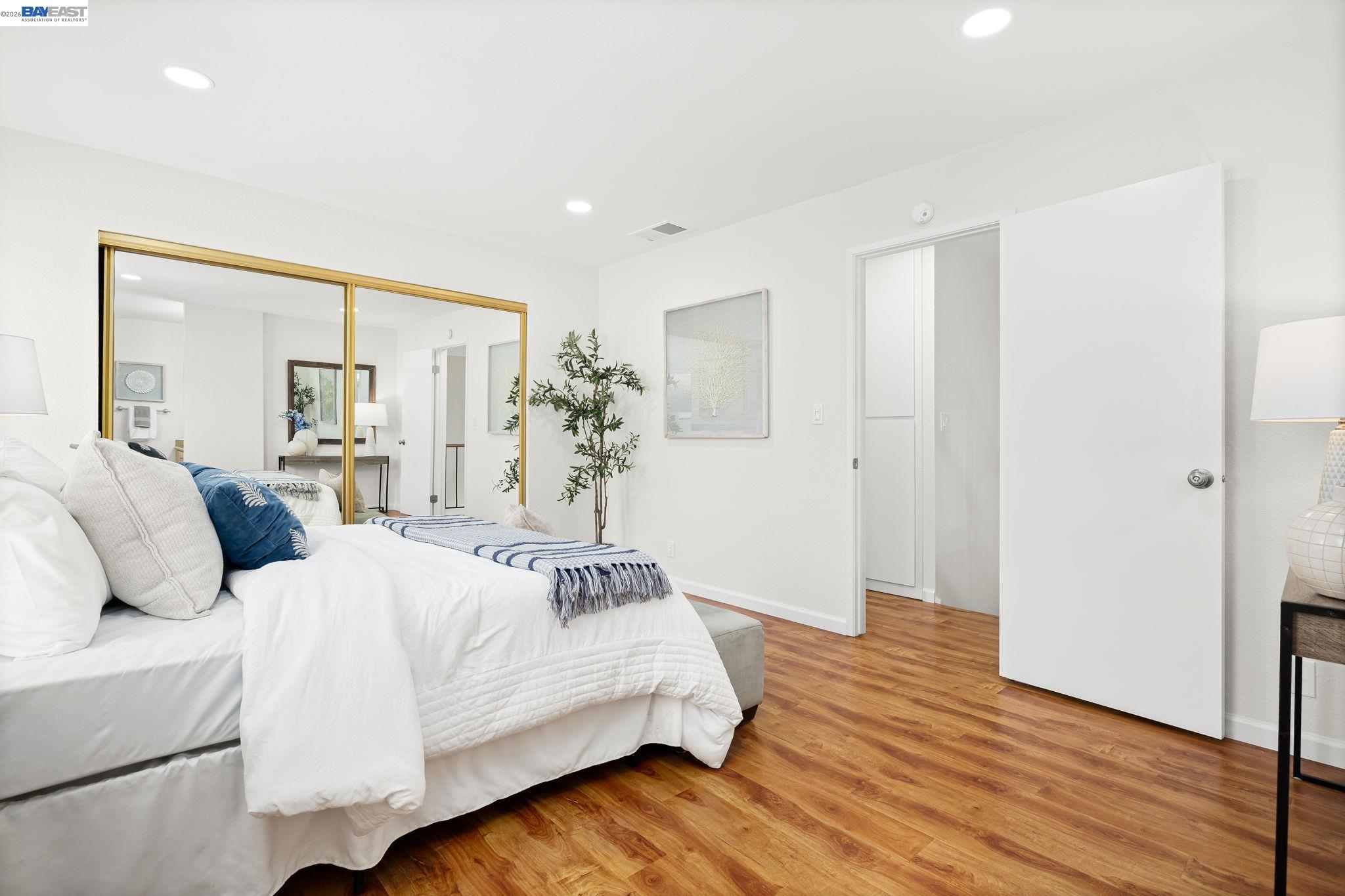 5439 Sunstar Commons