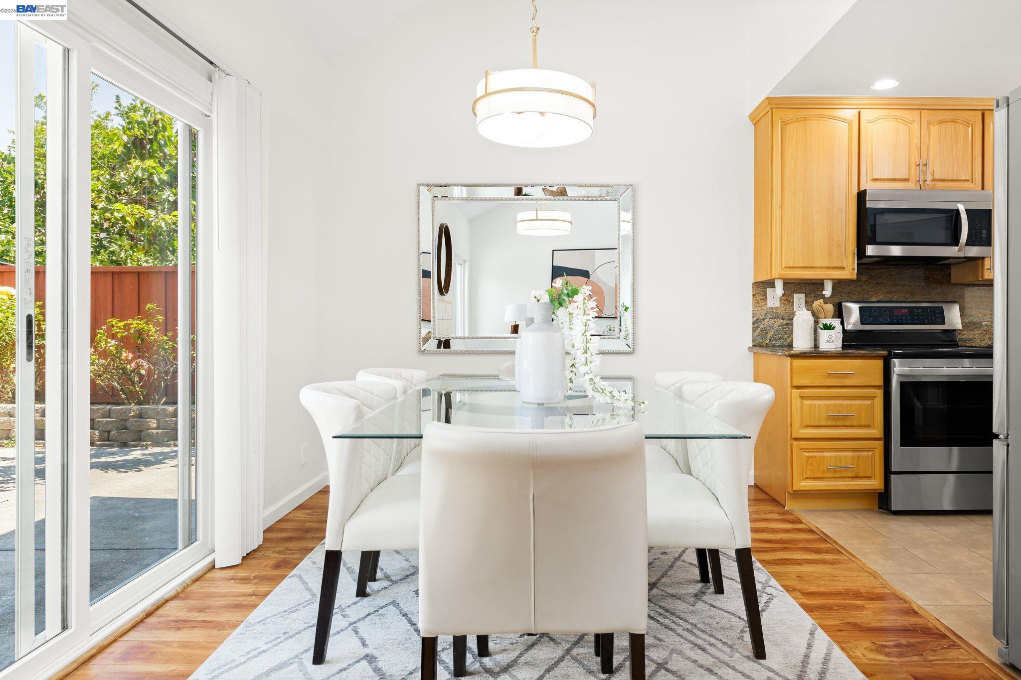 5439 Sunstar Commons