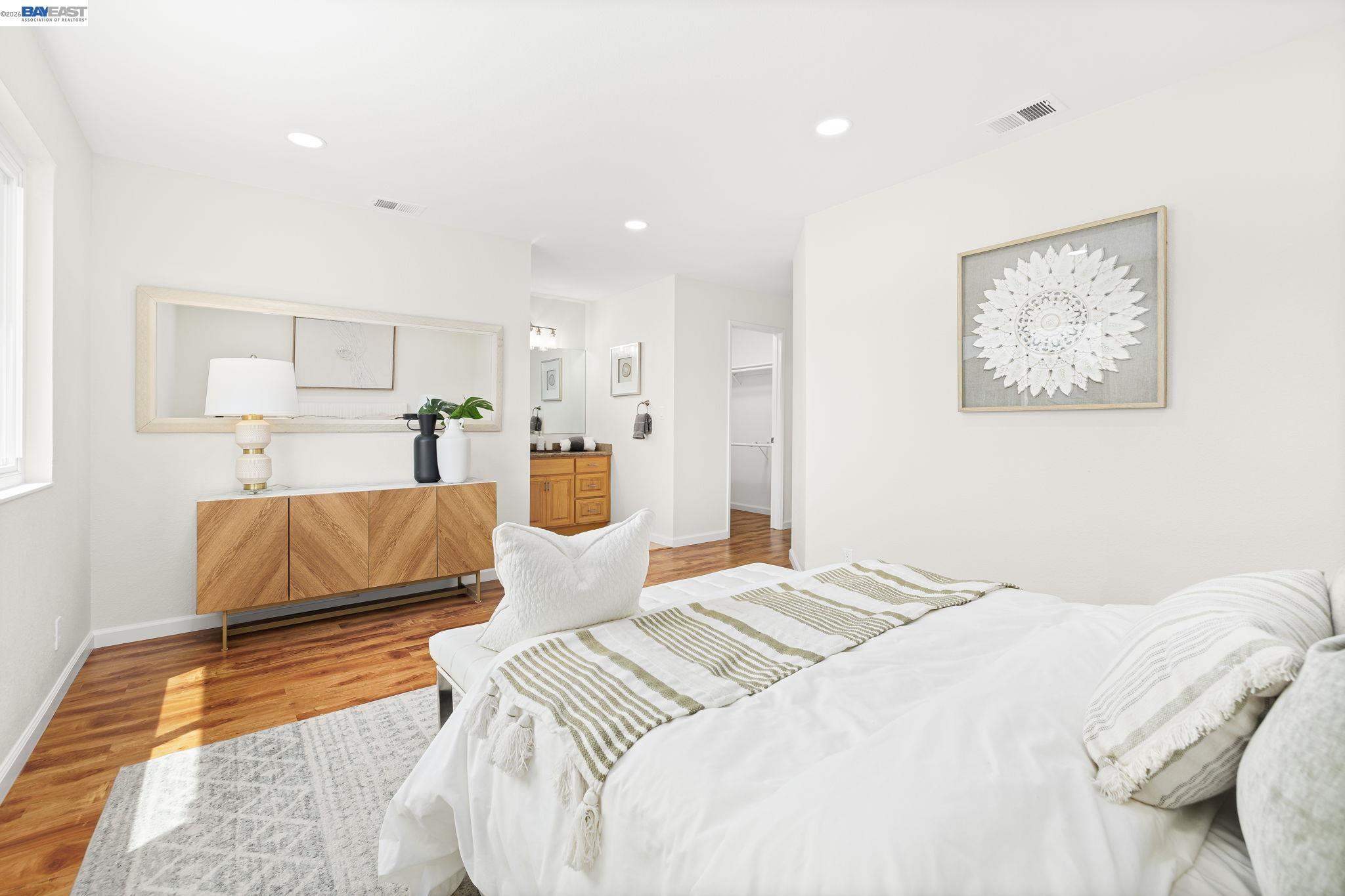 5439 Sunstar Commons