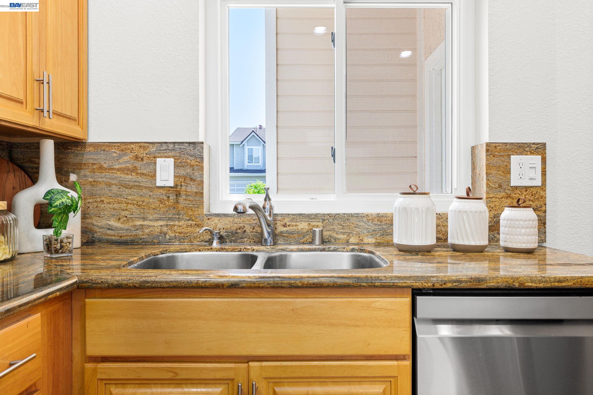 5439 Sunstar Commons