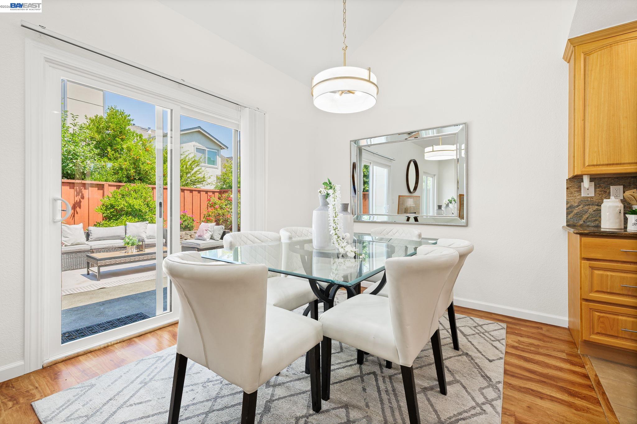 5439 Sunstar Commons