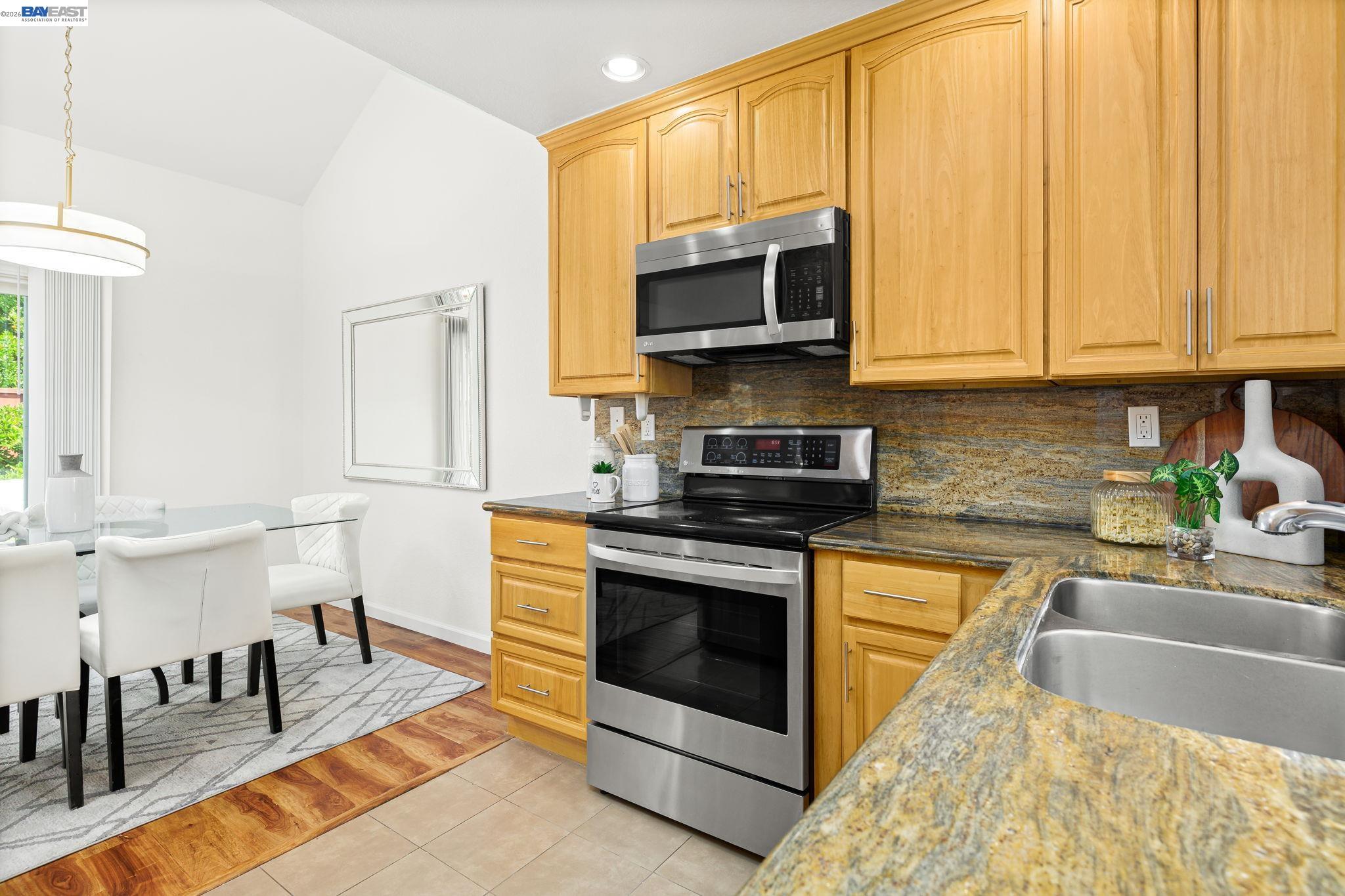 5439 Sunstar Commons