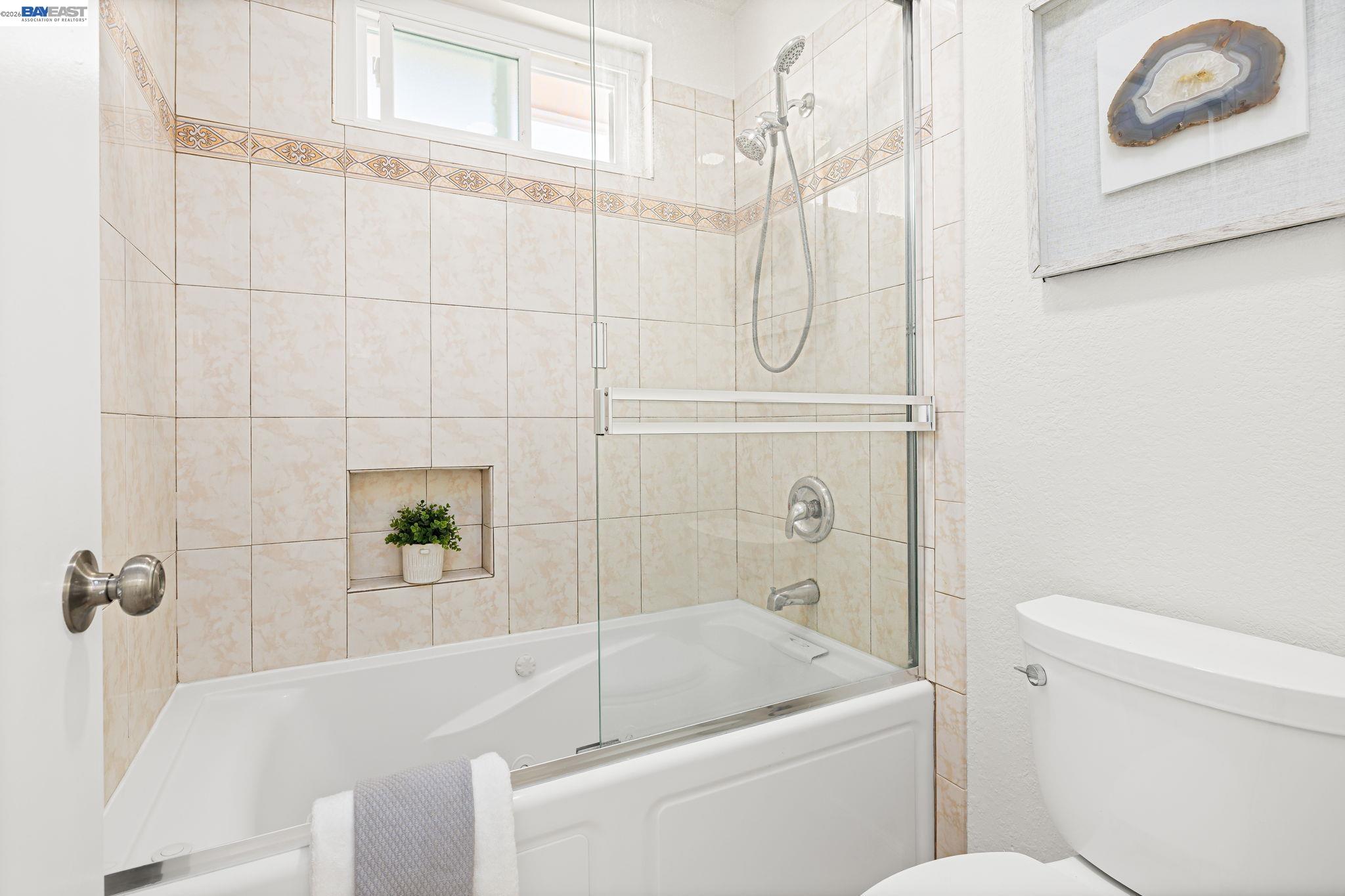 5439 Sunstar Commons