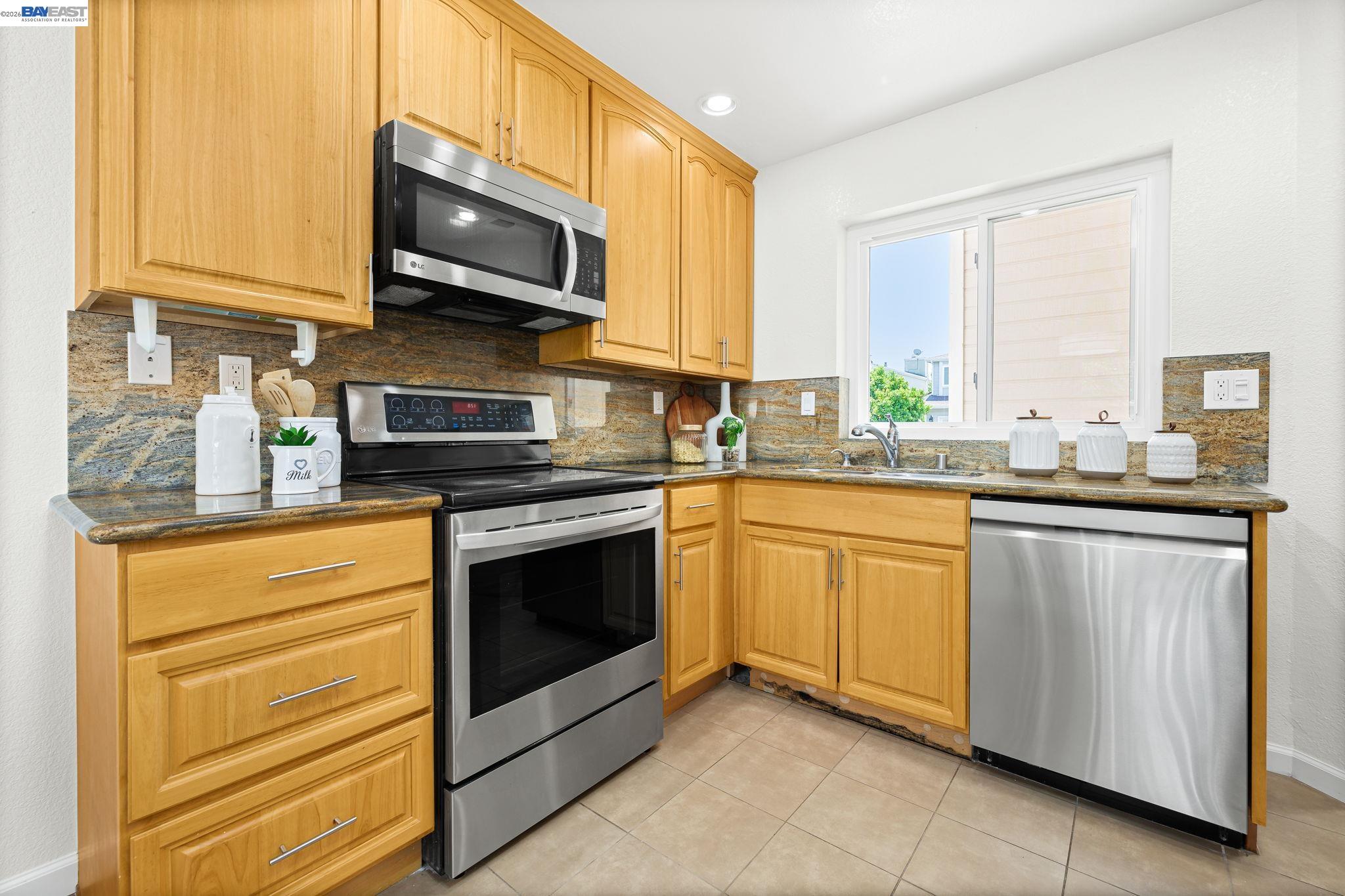 5439 Sunstar Commons