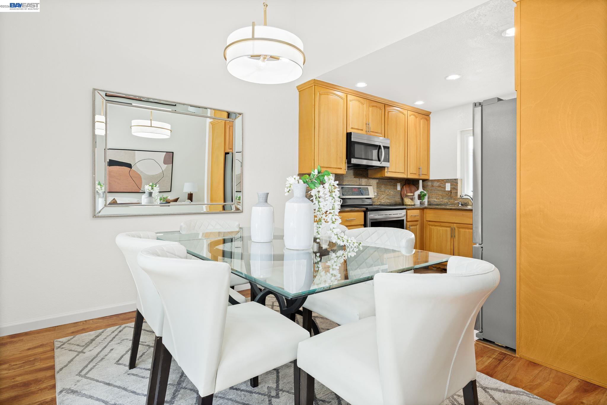 5439 Sunstar Commons