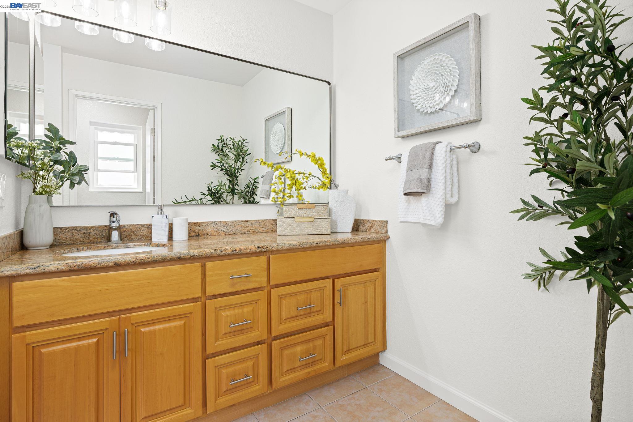 5439 Sunstar Commons