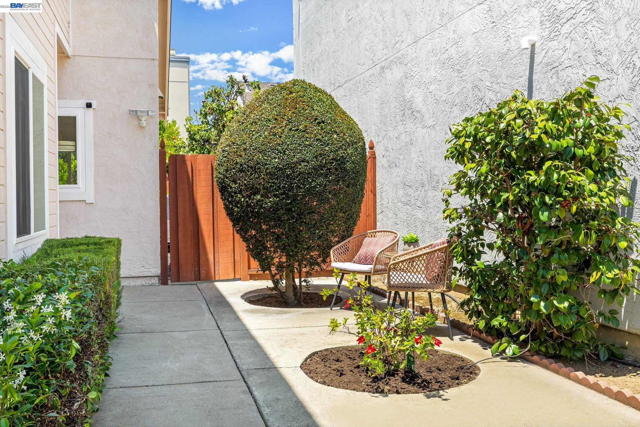 5439 Sunstar Commons