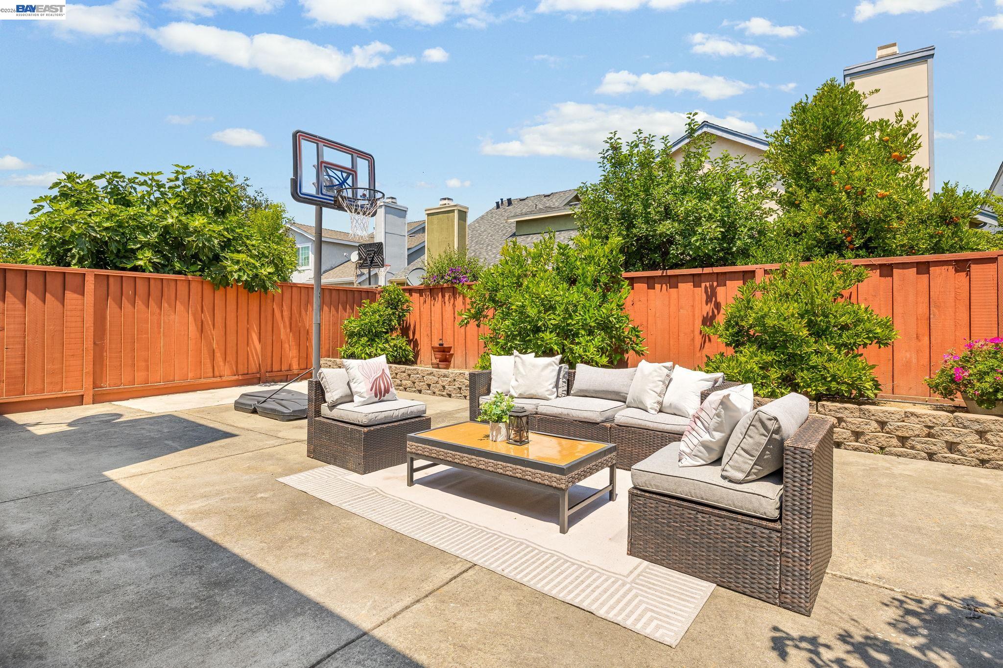 5439 Sunstar Commons