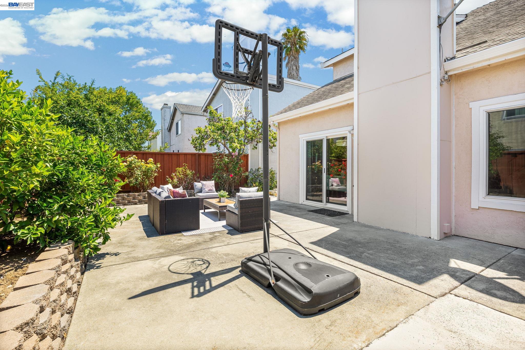 5439 Sunstar Commons