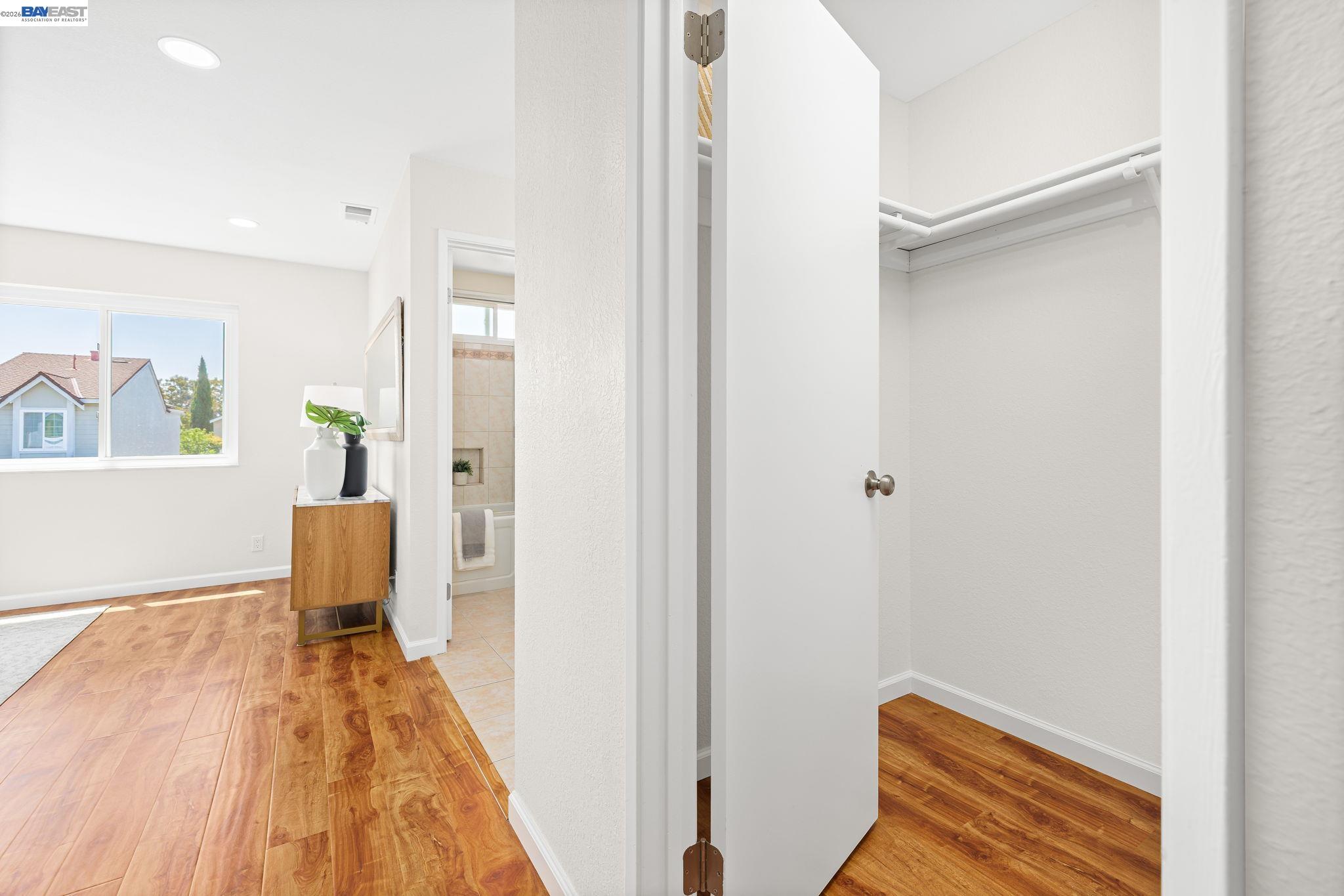 5439 Sunstar Commons