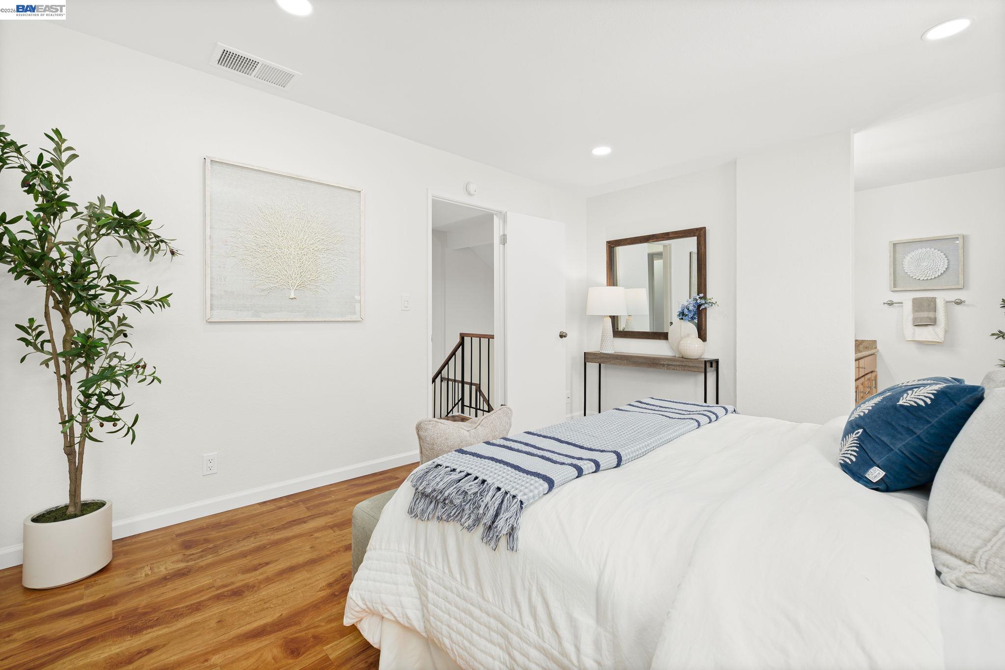 5439 Sunstar Commons
