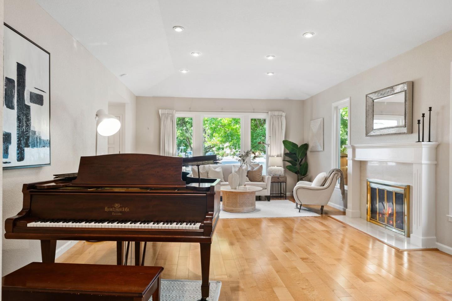 949 Hillsboro Avenue